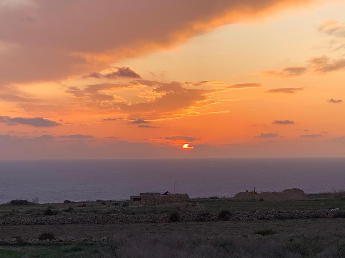 Fiftyfour West Boutique Living Bed & Breakfast Għarb Екстериор снимка