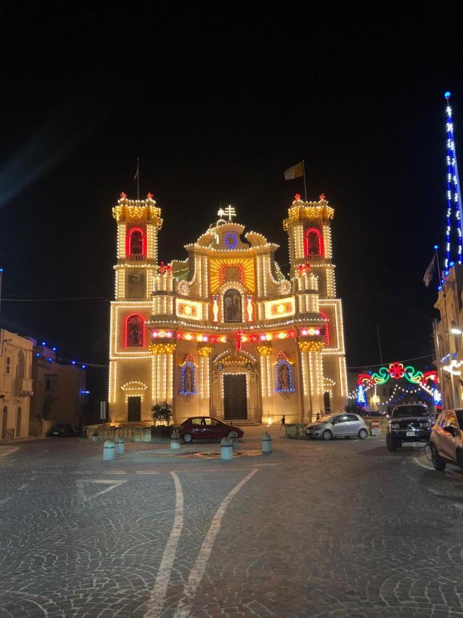 Fiftyfour West Boutique Living Bed & Breakfast Għarb Екстериор снимка