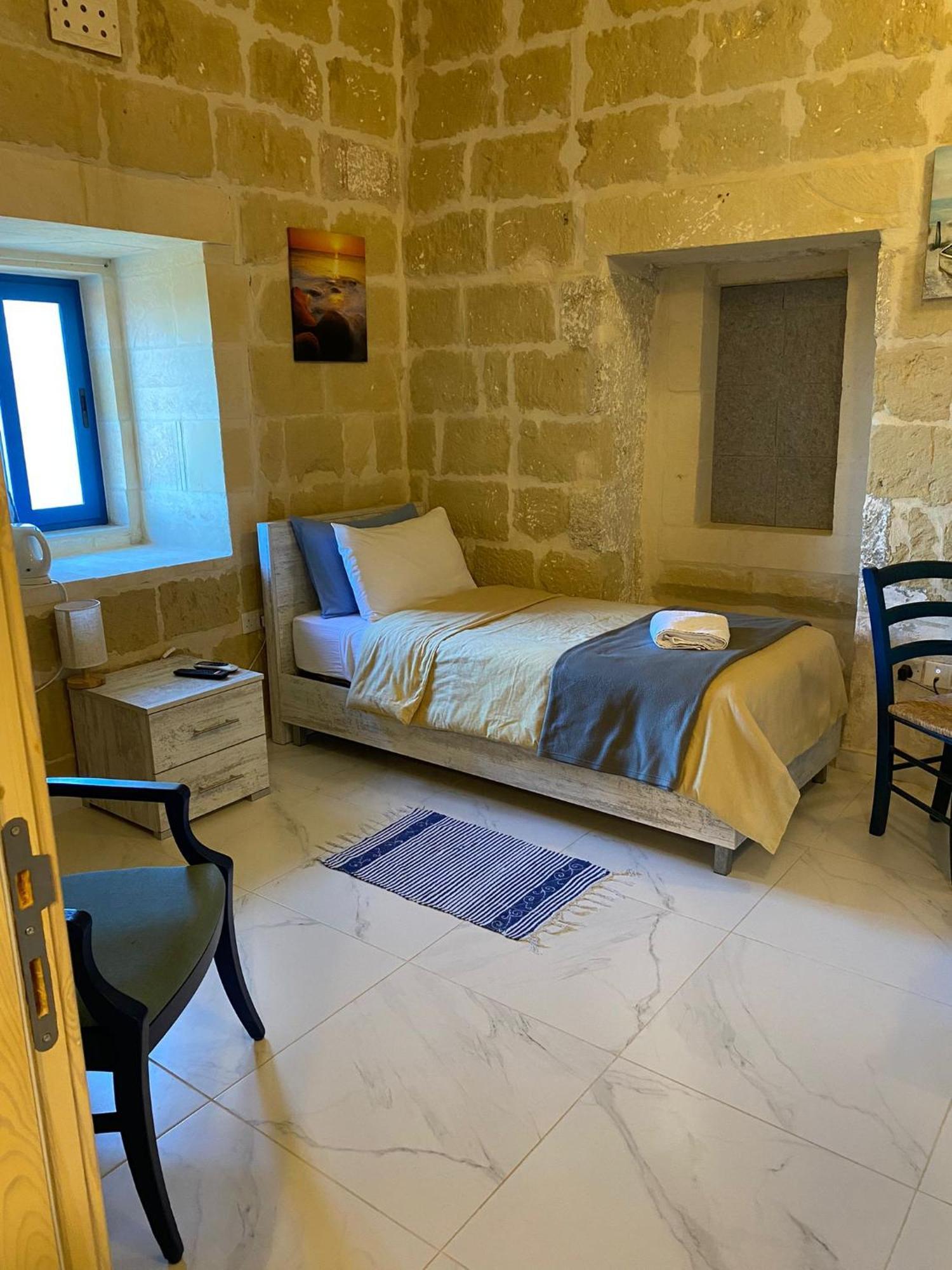 Fiftyfour West Boutique Living Bed & Breakfast Għarb Екстериор снимка
