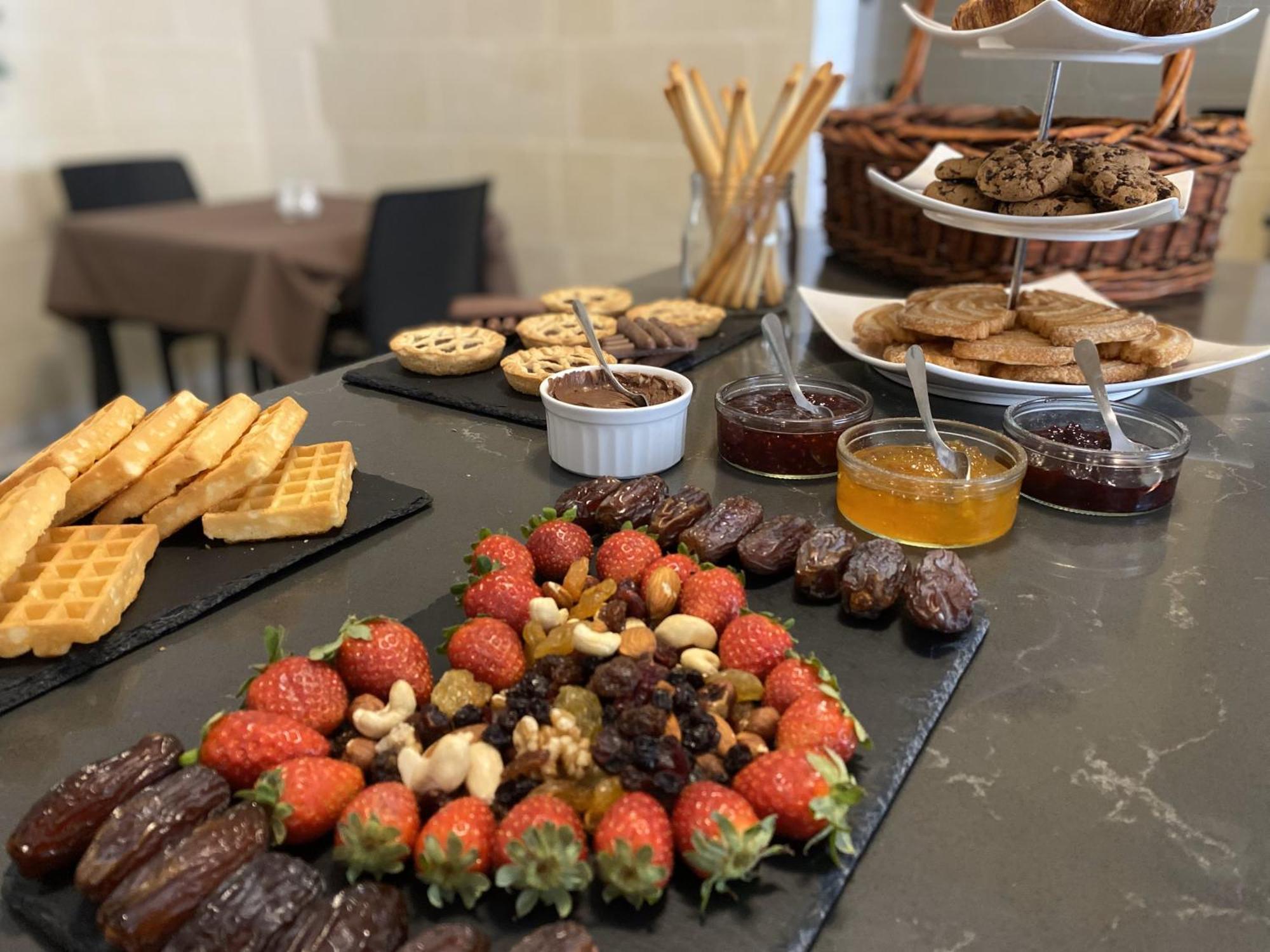 Fiftyfour West Boutique Living Bed & Breakfast Għarb Екстериор снимка