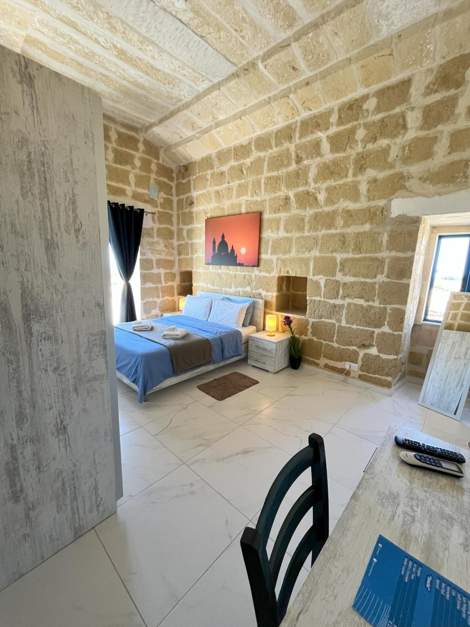 Fiftyfour West Boutique Living Bed & Breakfast Għarb Екстериор снимка