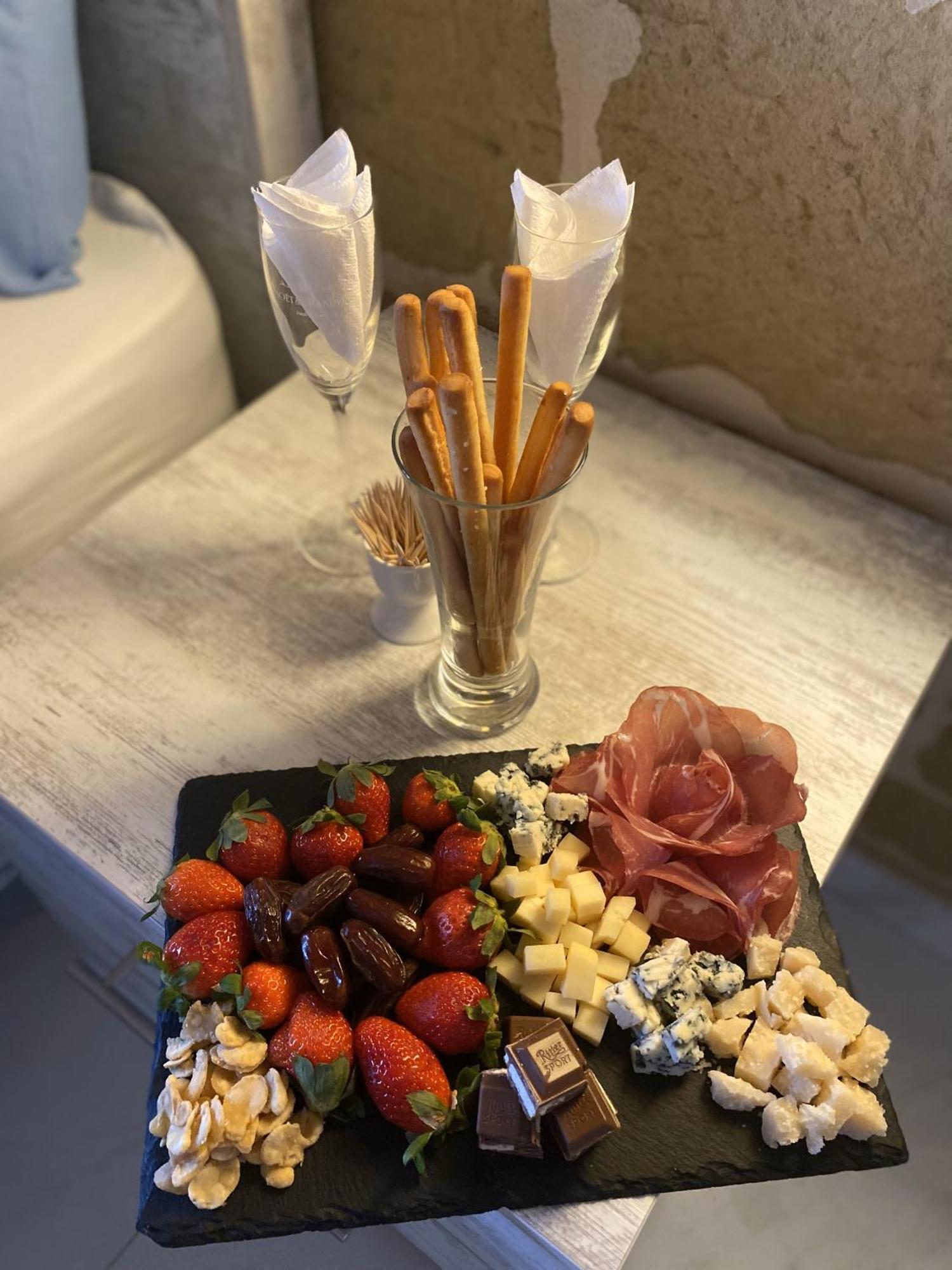 Fiftyfour West Boutique Living Bed & Breakfast Għarb Екстериор снимка