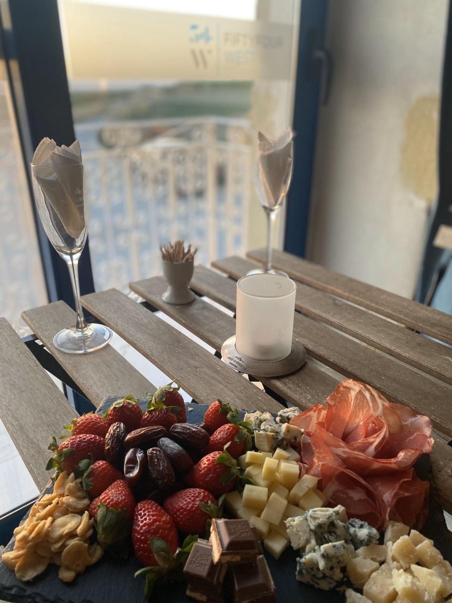 Fiftyfour West Boutique Living Bed & Breakfast Għarb Екстериор снимка