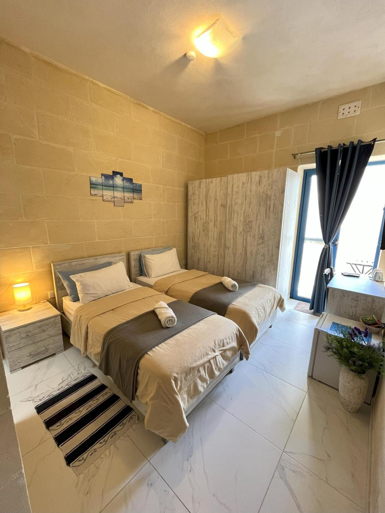 Fiftyfour West Boutique Living Bed & Breakfast Għarb Екстериор снимка