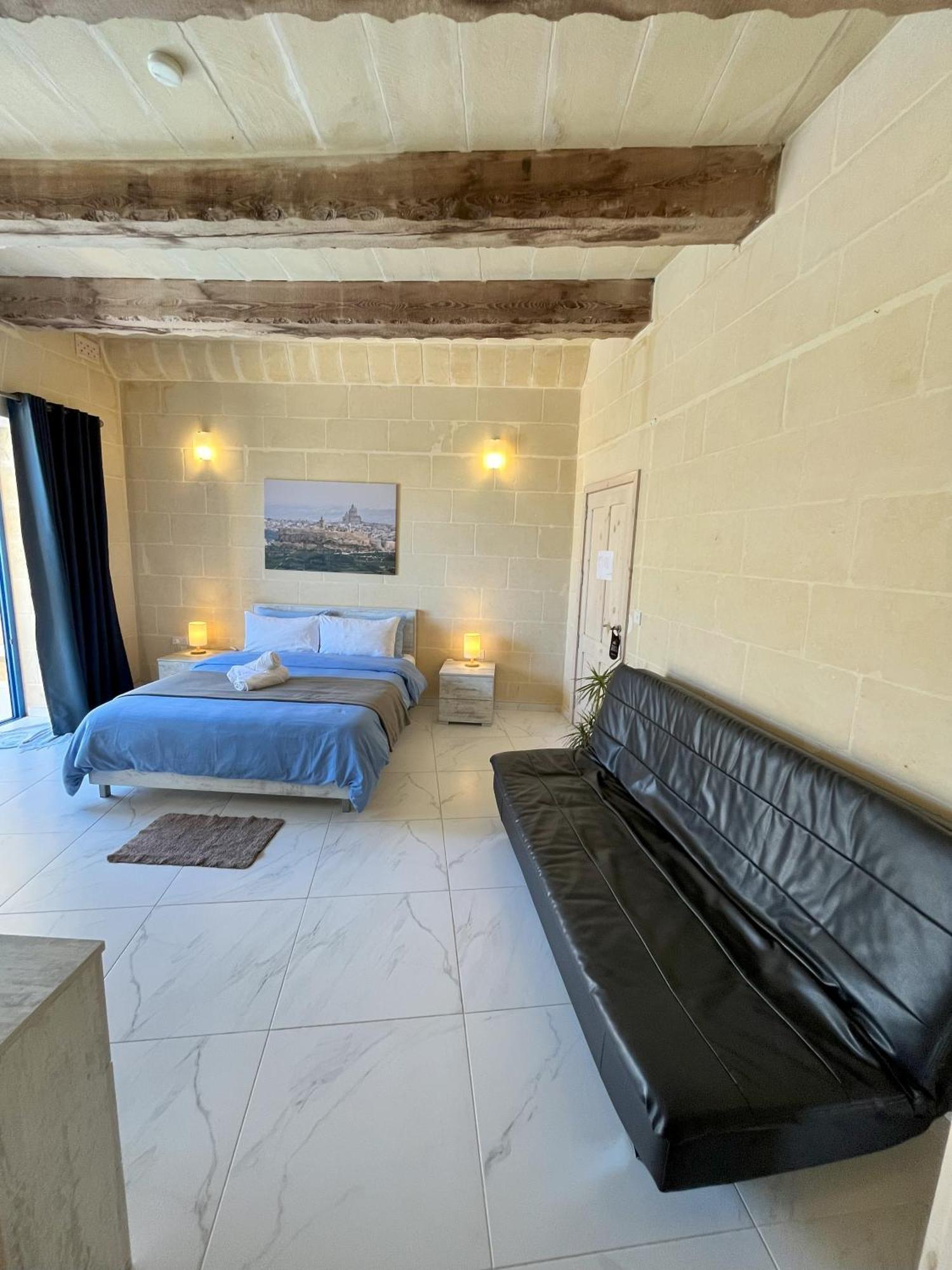 Fiftyfour West Boutique Living Bed & Breakfast Għarb Екстериор снимка