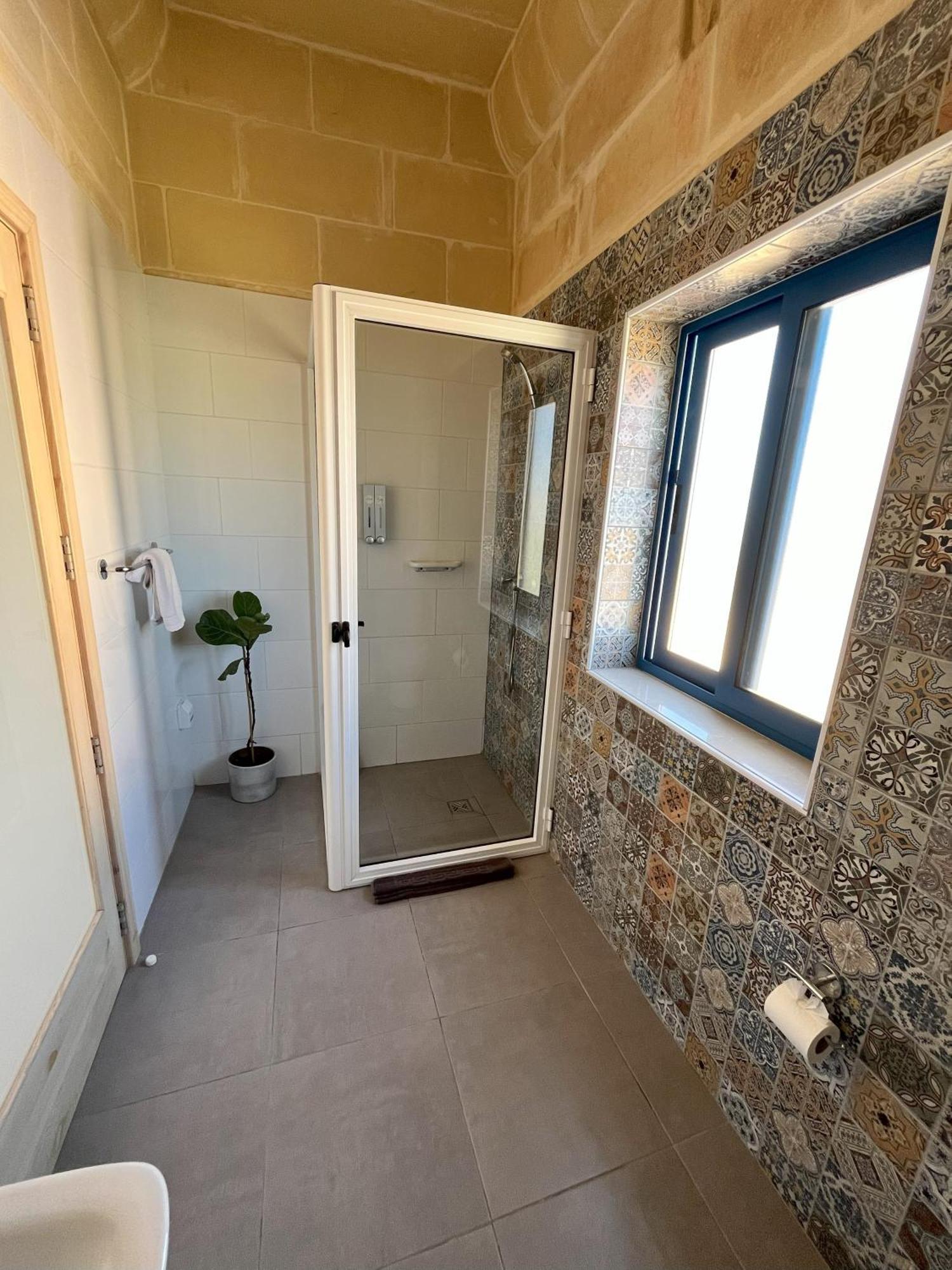 Fiftyfour West Boutique Living Bed & Breakfast Għarb Екстериор снимка