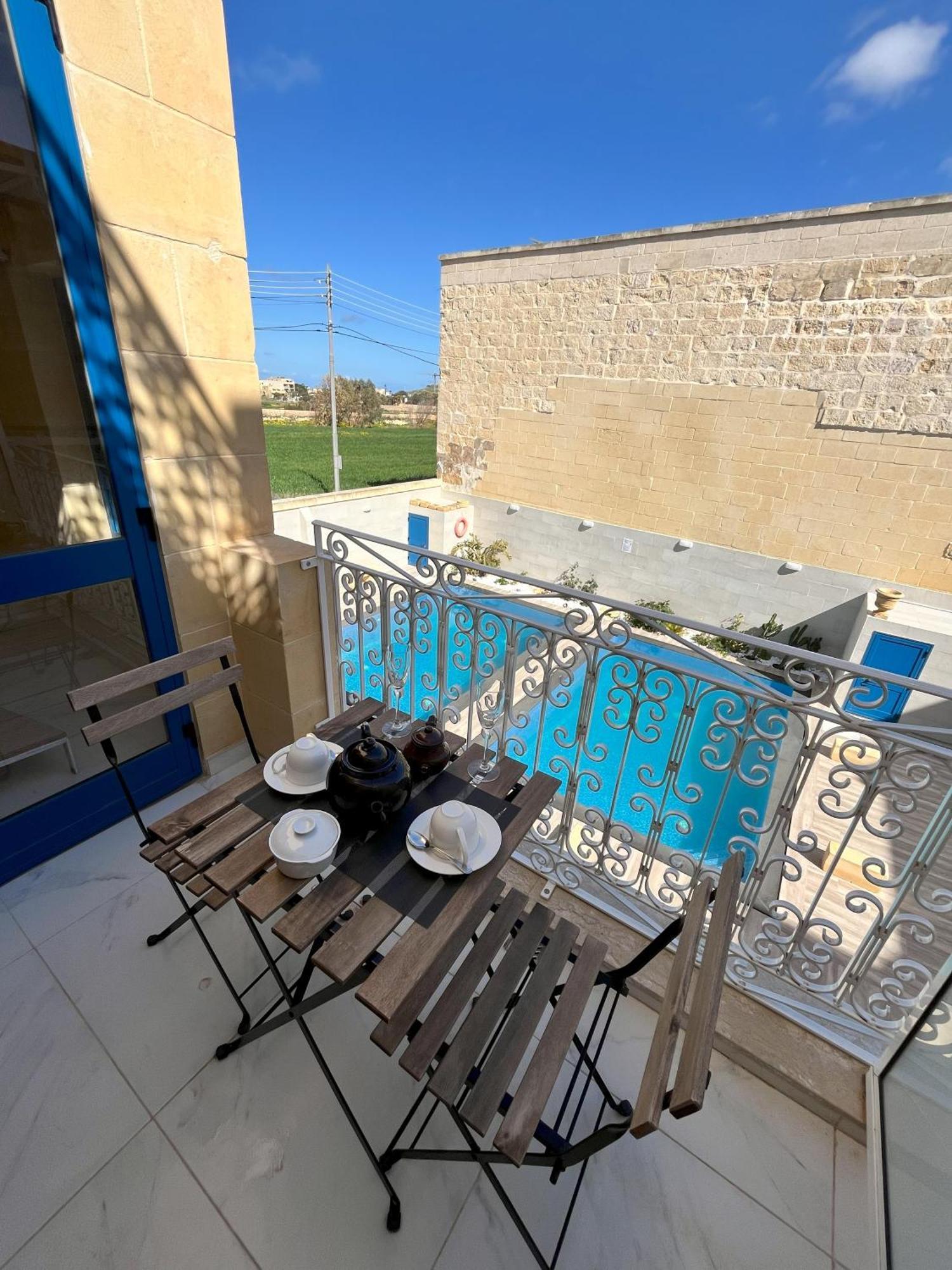 Fiftyfour West Boutique Living Bed & Breakfast Għarb Екстериор снимка