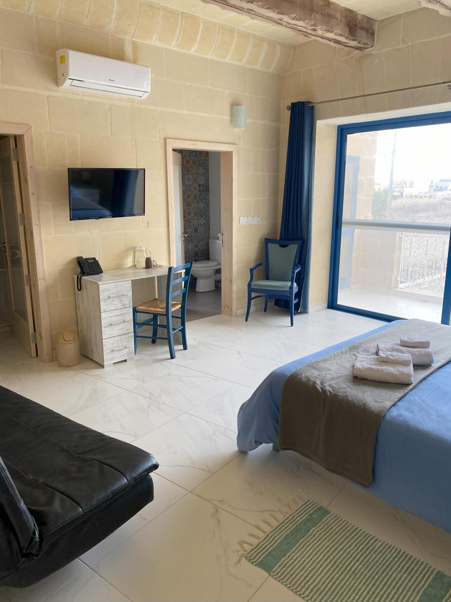Fiftyfour West Boutique Living Bed & Breakfast Għarb Екстериор снимка