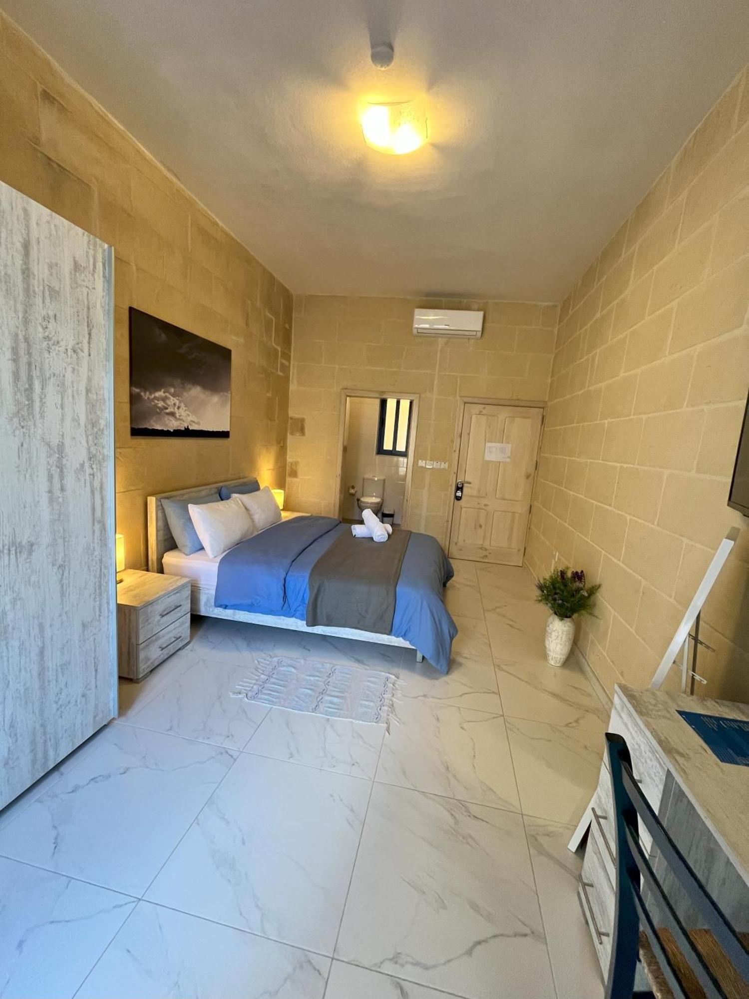 Fiftyfour West Boutique Living Bed & Breakfast Għarb Екстериор снимка