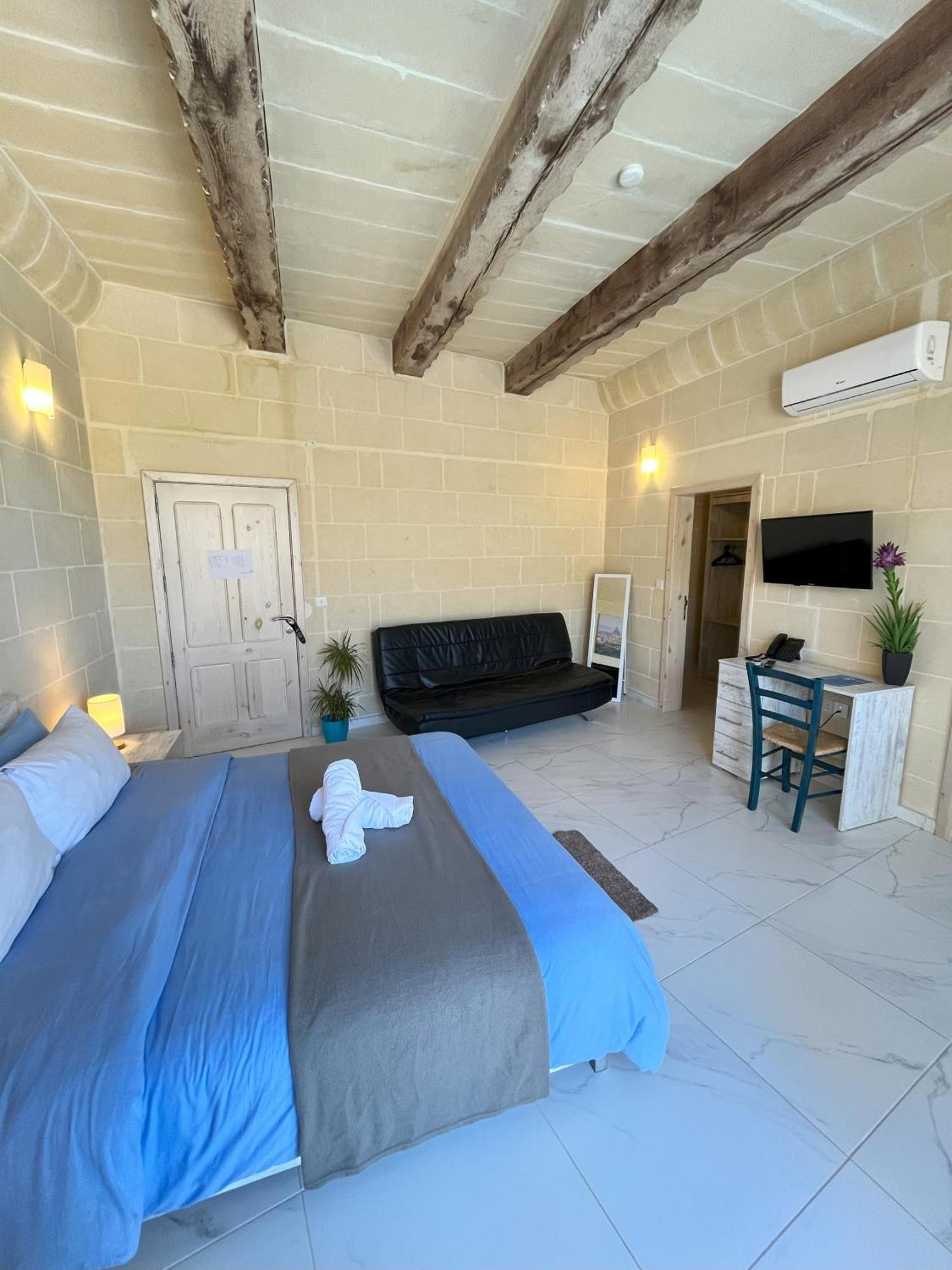 Fiftyfour West Boutique Living Bed & Breakfast Għarb Екстериор снимка
