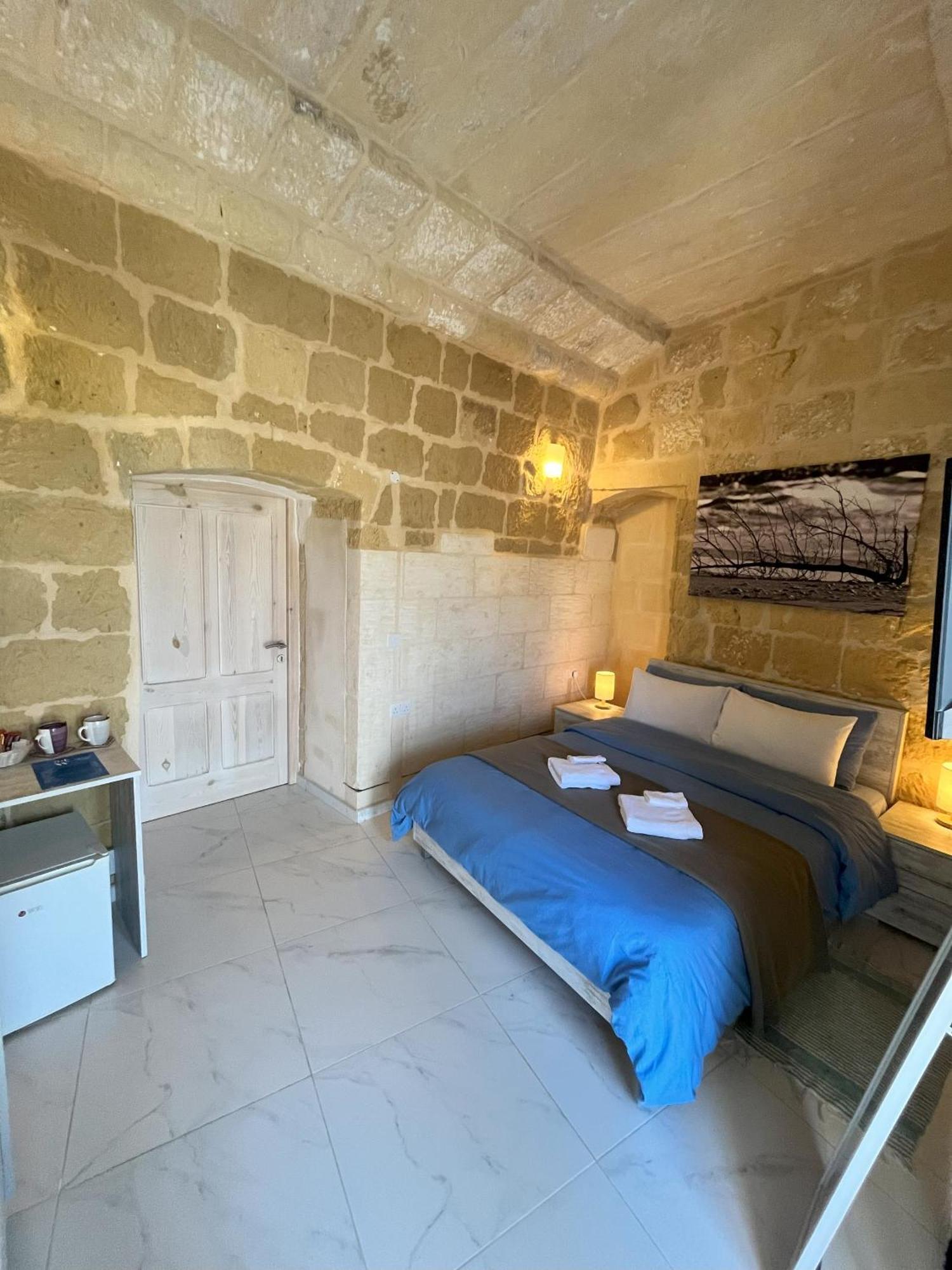 Fiftyfour West Boutique Living Bed & Breakfast Għarb Екстериор снимка