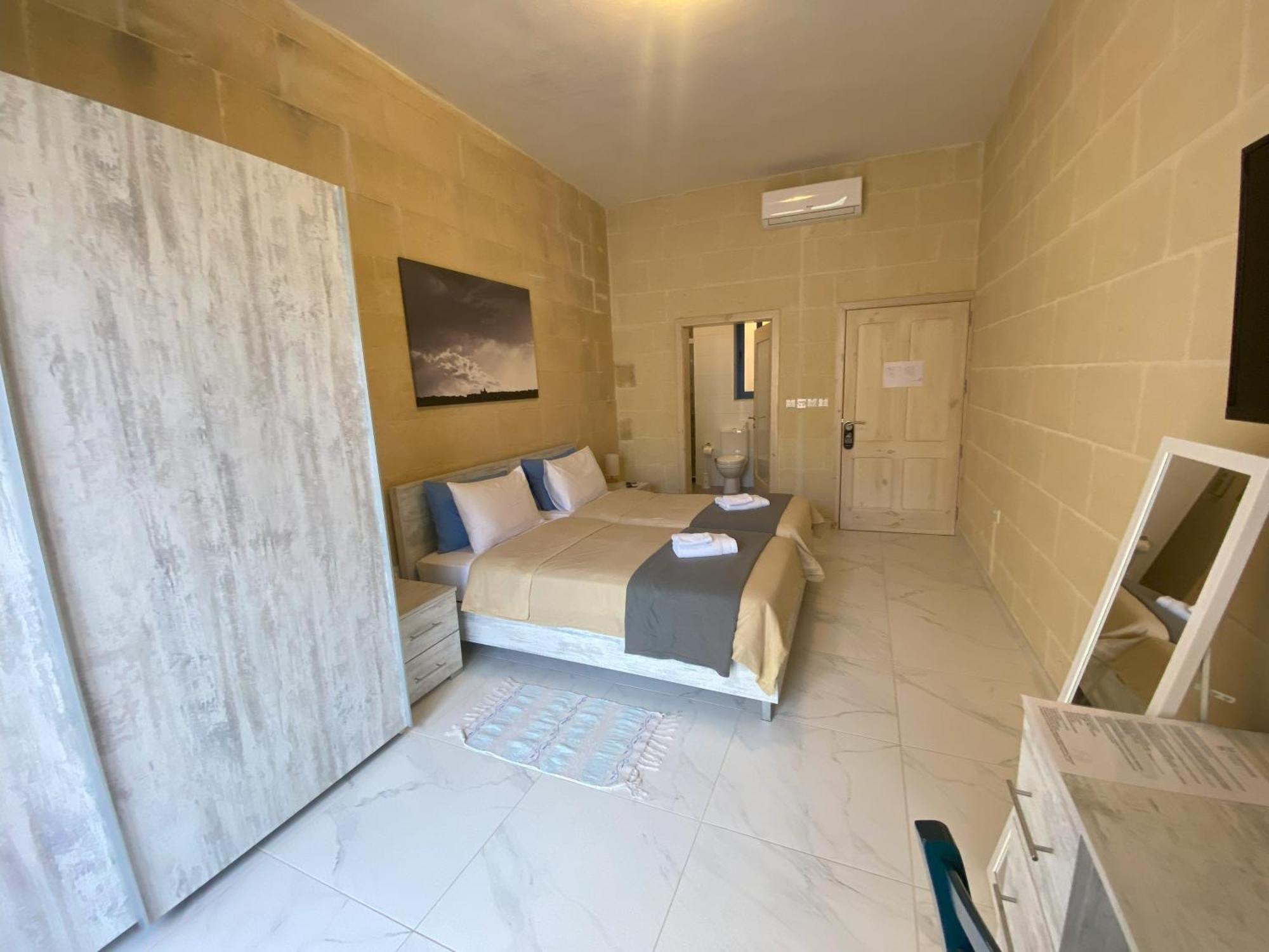 Fiftyfour West Boutique Living Bed & Breakfast Għarb Екстериор снимка