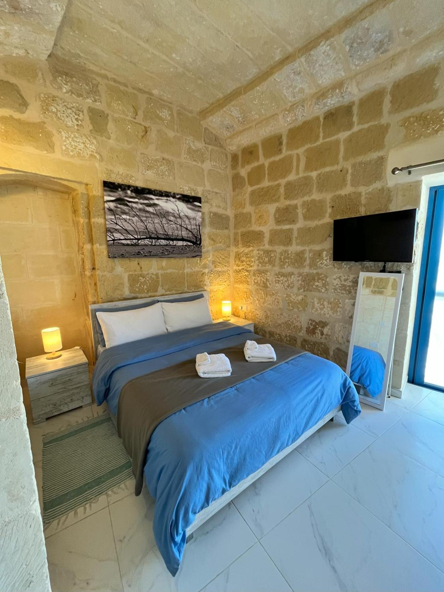 Fiftyfour West Boutique Living Bed & Breakfast Għarb Екстериор снимка