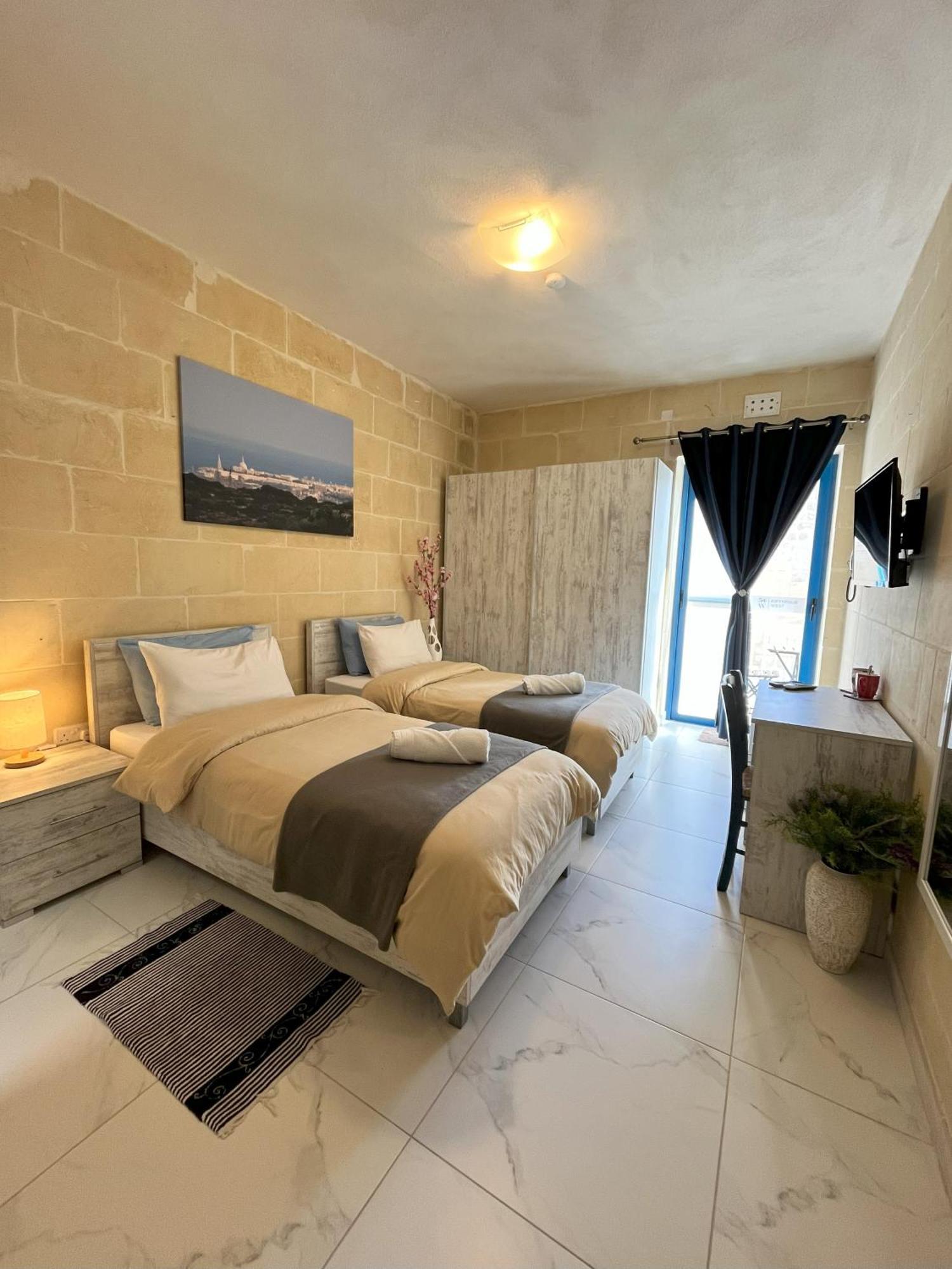 Fiftyfour West Boutique Living Bed & Breakfast Għarb Екстериор снимка