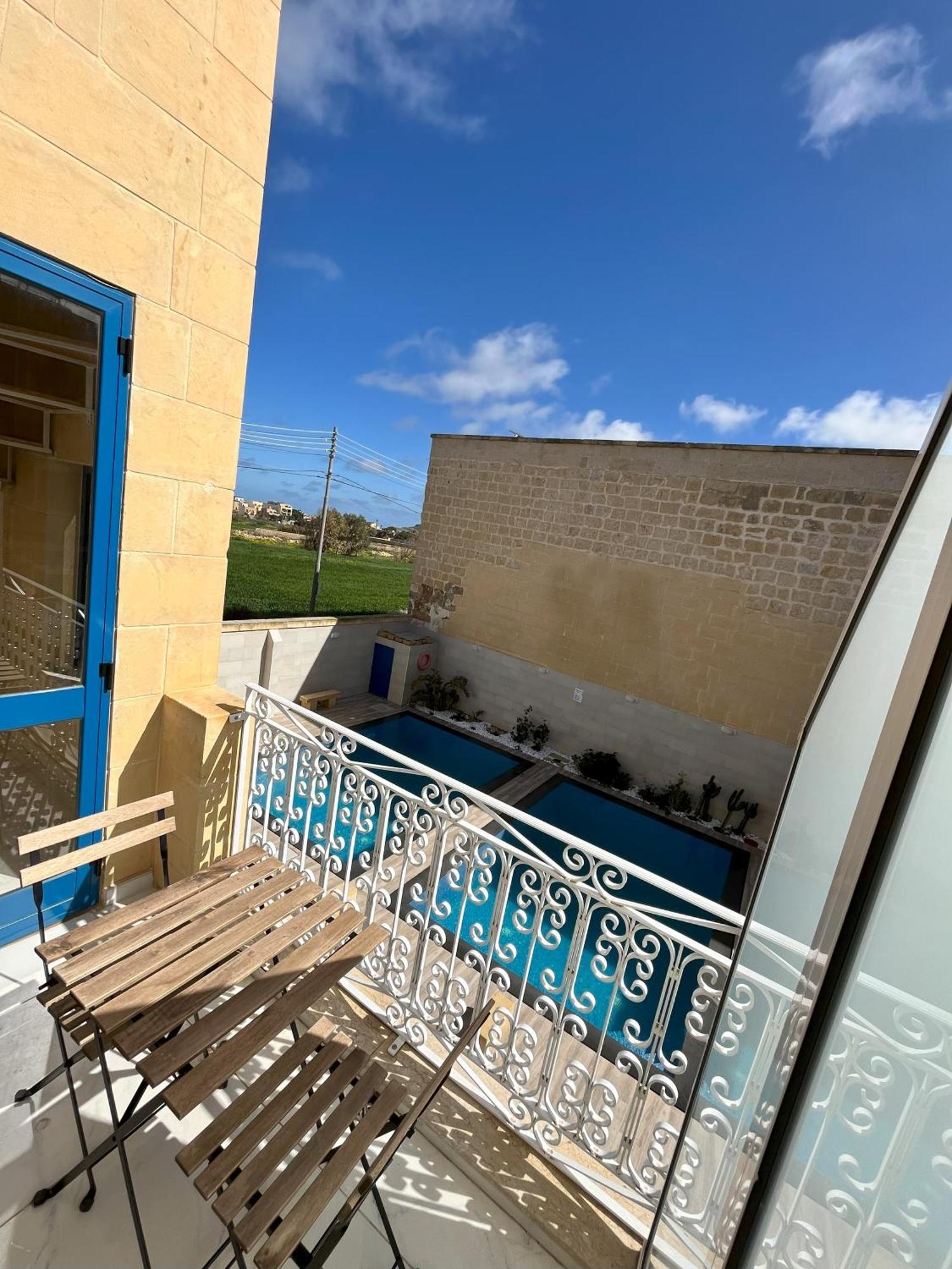 Fiftyfour West Boutique Living Bed & Breakfast Għarb Екстериор снимка